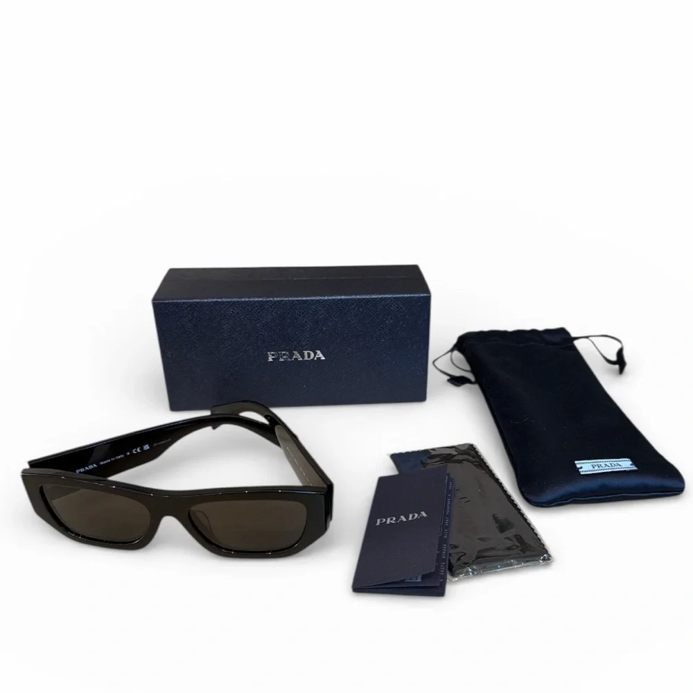 Prada Black‎ Sunglasses - Picture 5 of 11